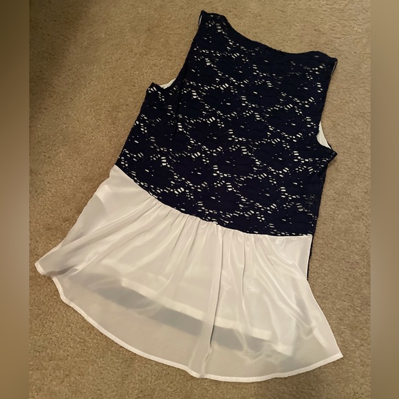 Kaari Blue Women’s Sleeveless Blouse-Navy lace overlay & white-EUC-Size Small - Picture 7 of 10